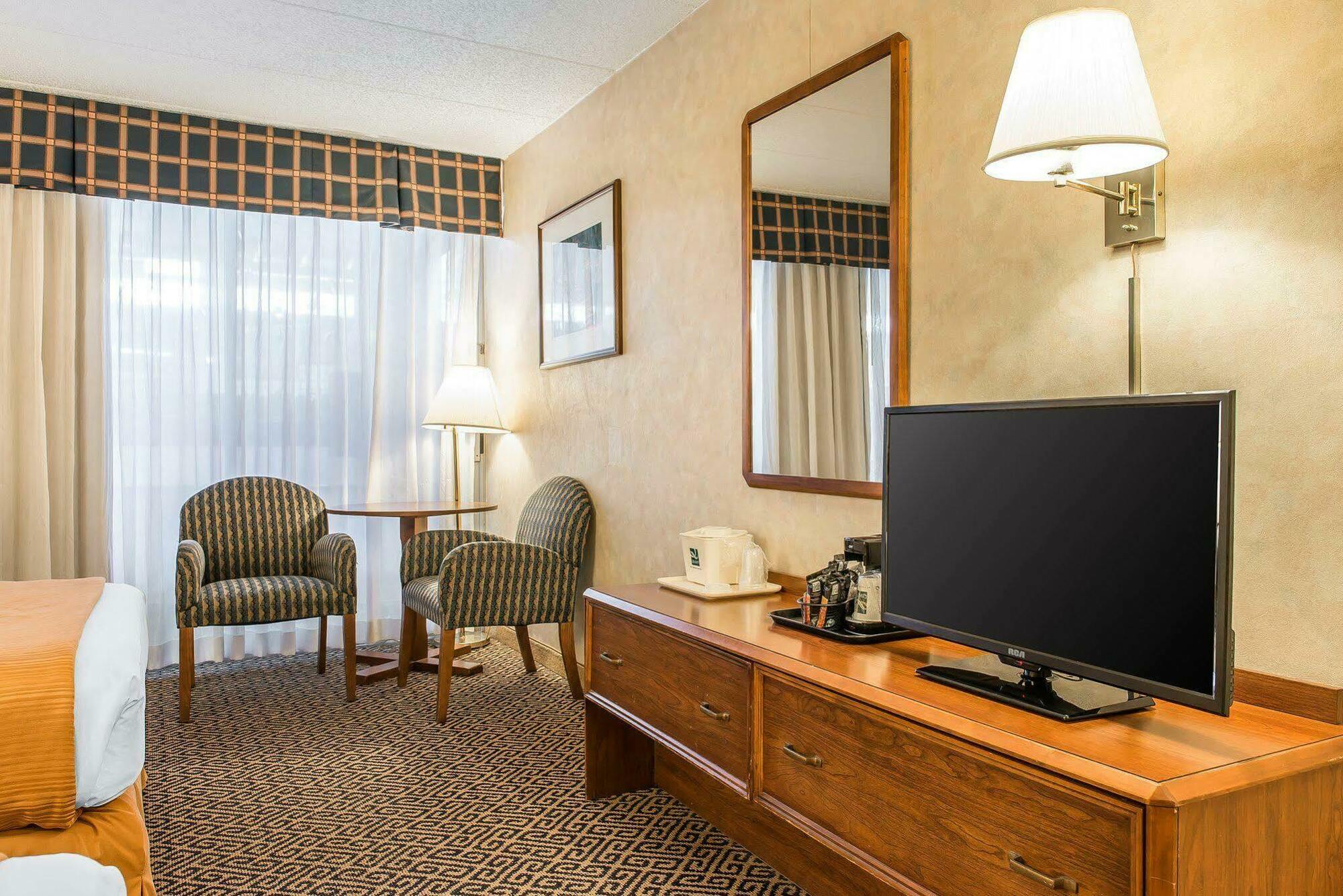 Quality Inn And Conference Center Springfield Exteriér fotografie